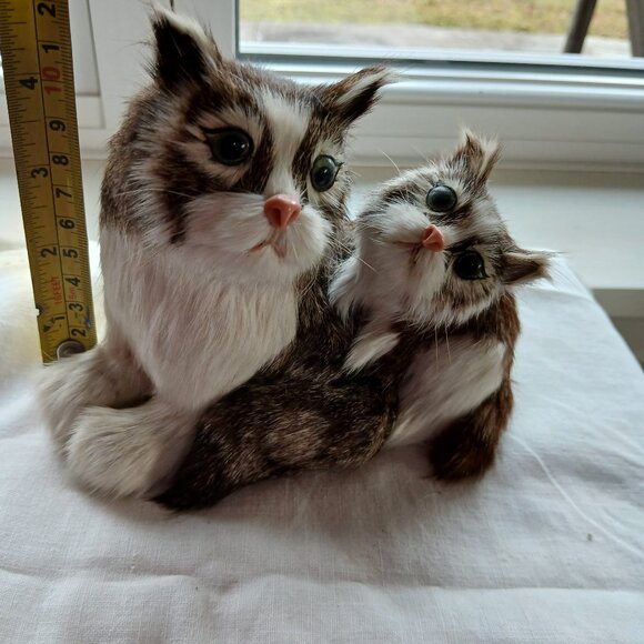 Vintage Realistic Looking Soft Fur Cat & Kitten Figure - Picture 1 of 7